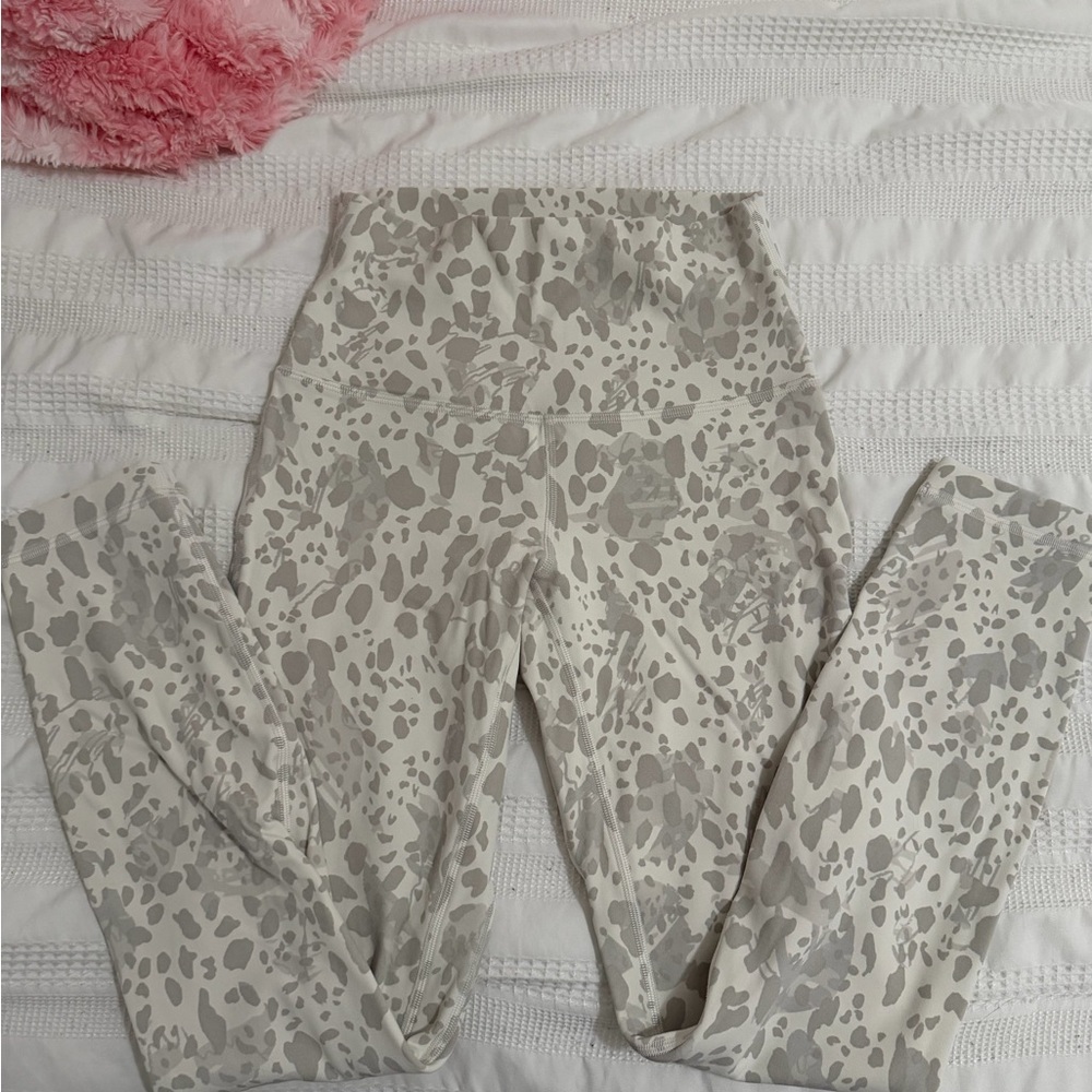 (NWOT) Lululemon White and Gray Leggings